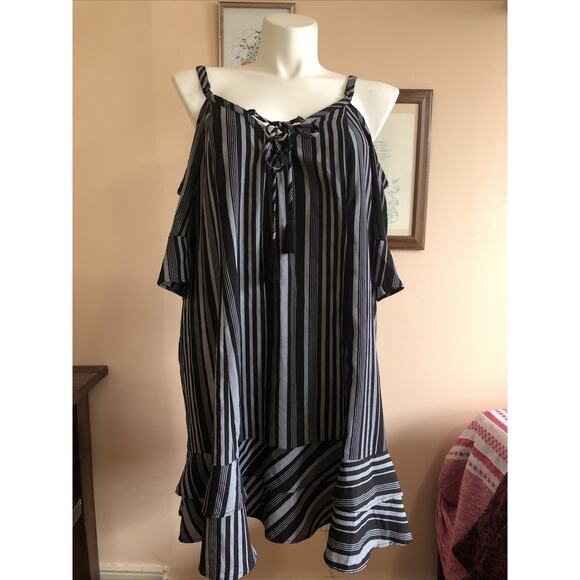 Torrid Ruffle Open Shoulder Dress Black White Stripe Size 2X Adjustable - Picture 1 of 7